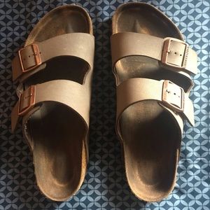 Size 42 regular width Arizona Birkenstock sandals